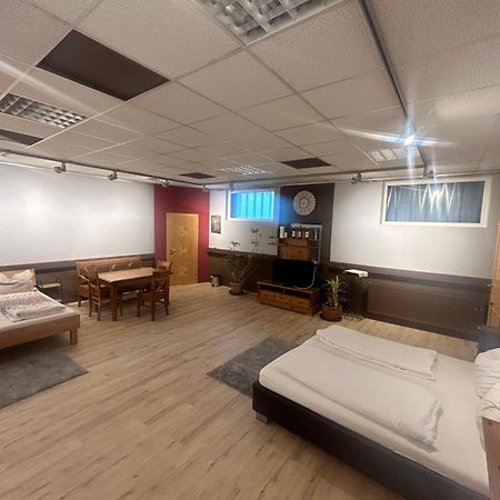 Nous Cafe & Restaurant Hotel Krumnussbaum Bagian luar foto